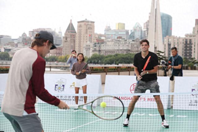 他不仅在球 他不仅在球